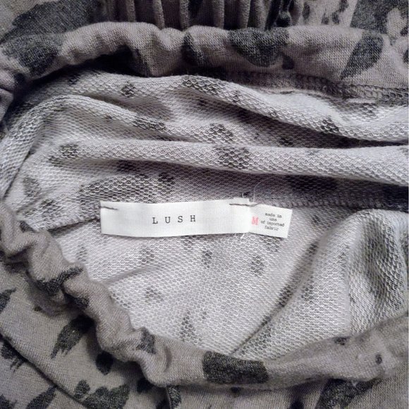 Lush Womens Top Size Medium Animal Print Funnel Cowl Mock Neck Crop Draw… - Picture 5 of 11